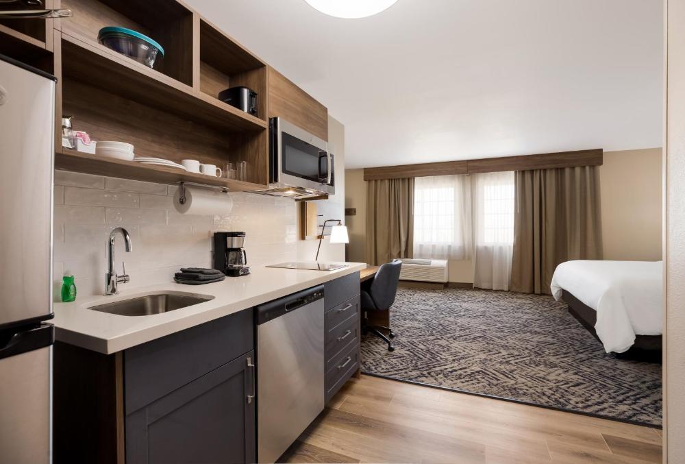 King Studio Suite with Kitchen interior